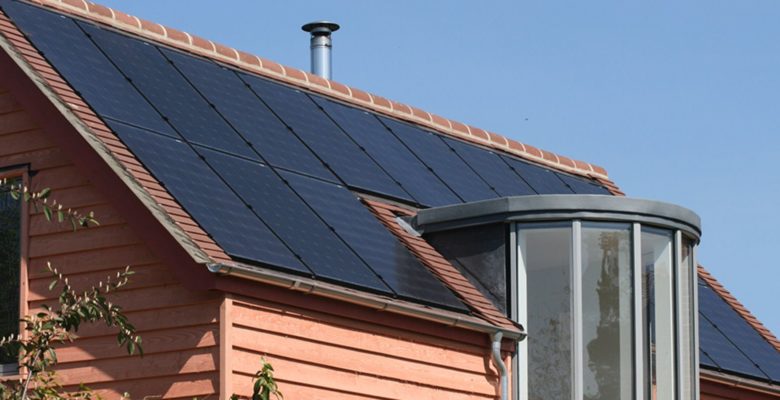 SolarEdge inverterrel felszerelt napelemrendszer.